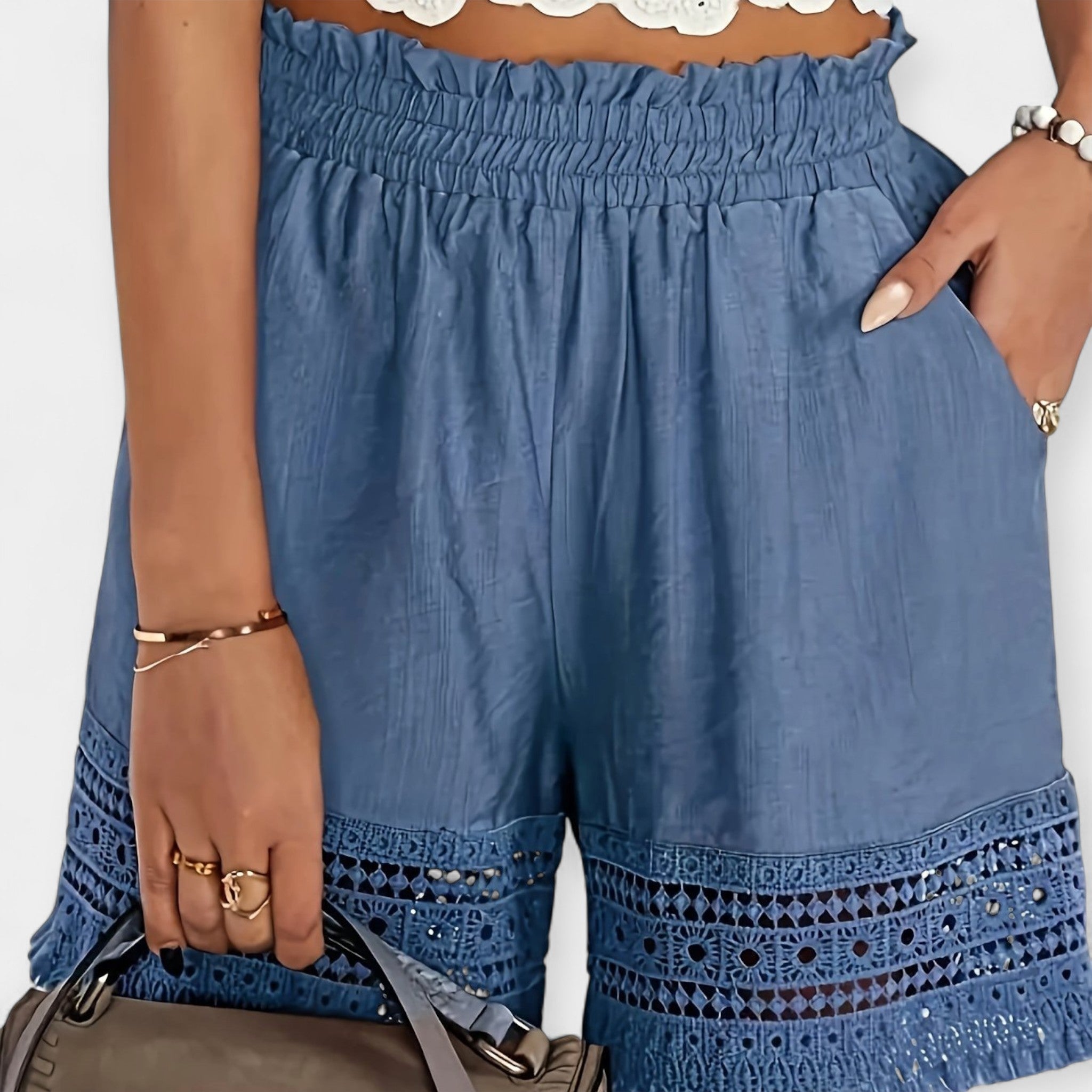 Shorts med blonder