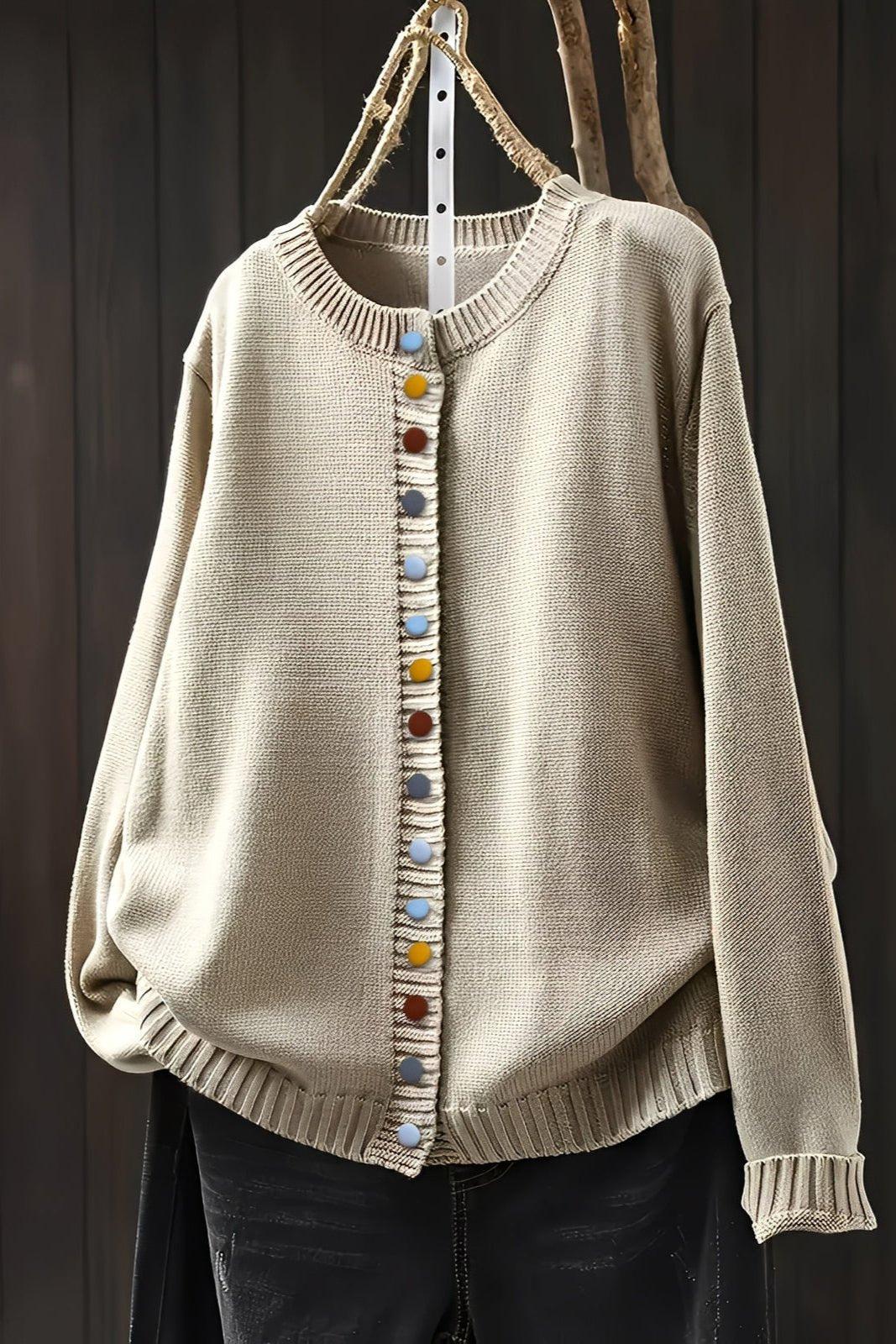 Cardigan med dekorative knapper