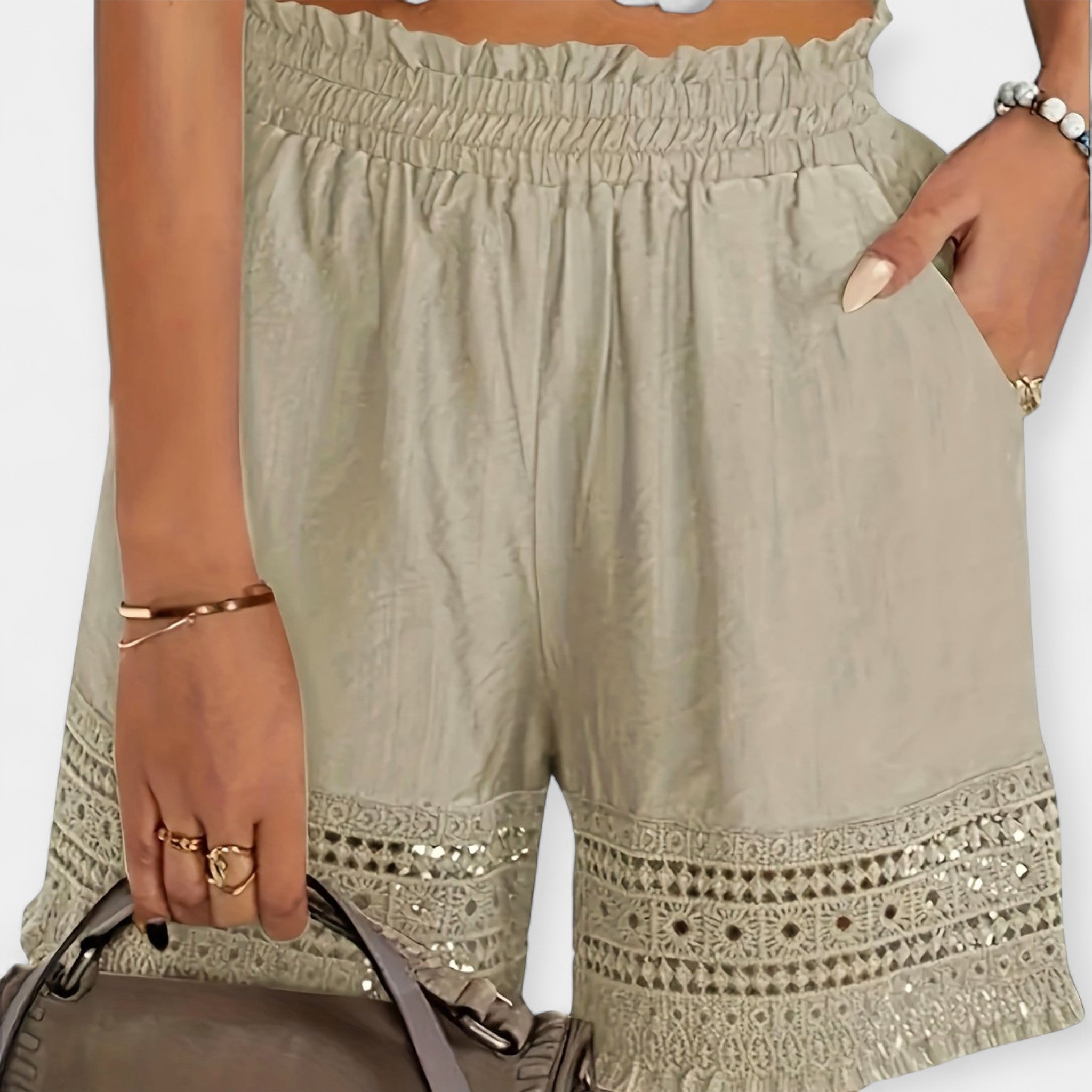 Shorts med blonder