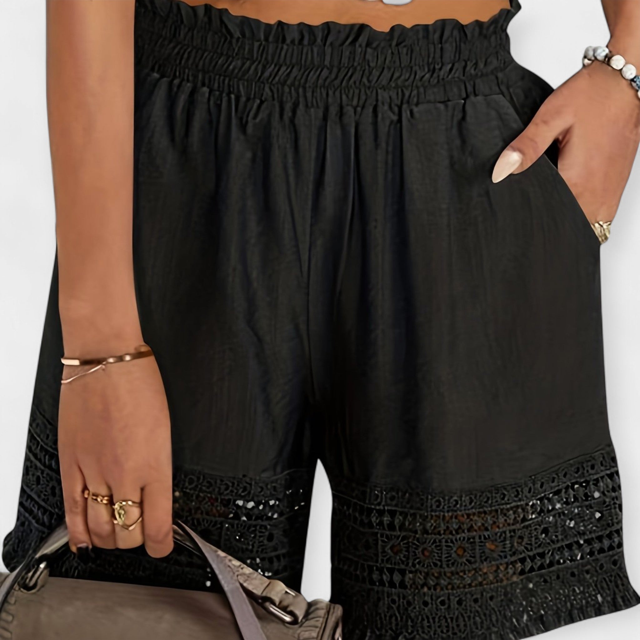 Shorts med blonder