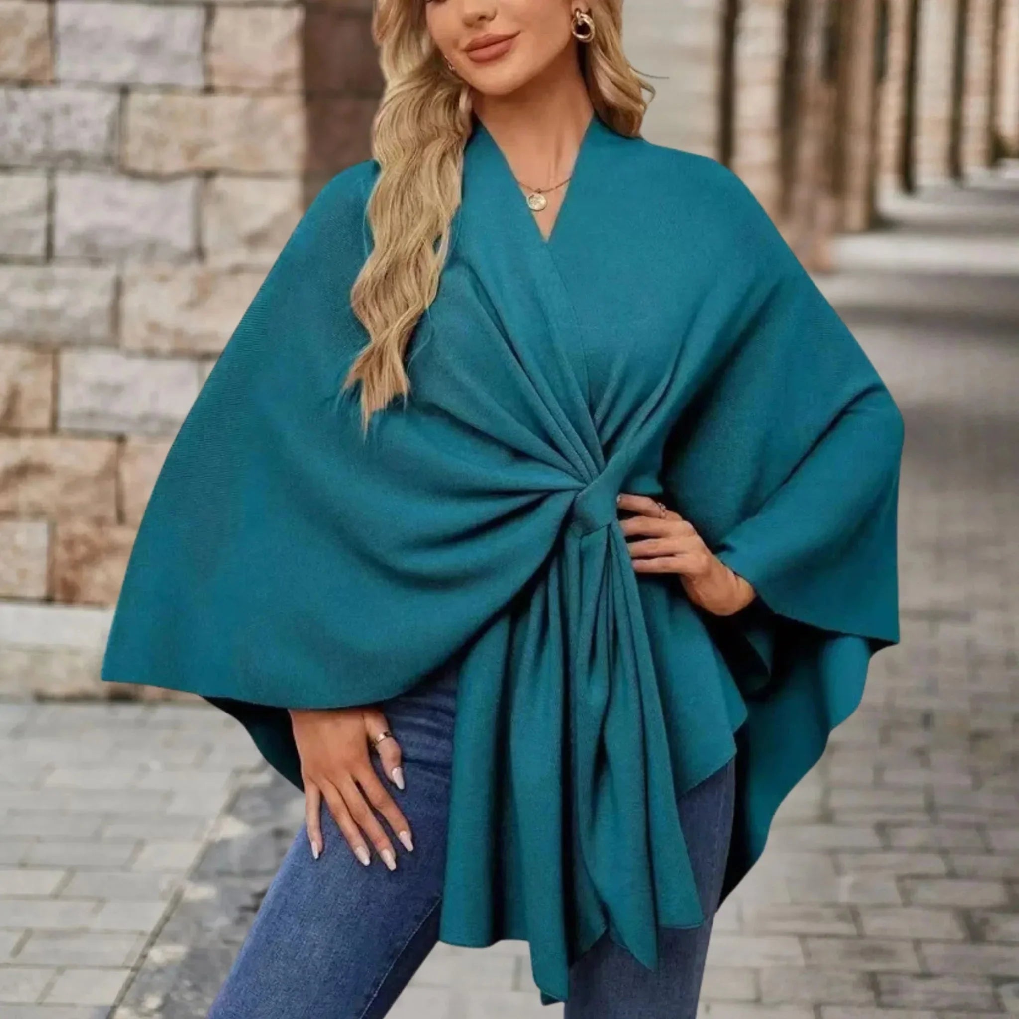 Elegant Draperet Poncho